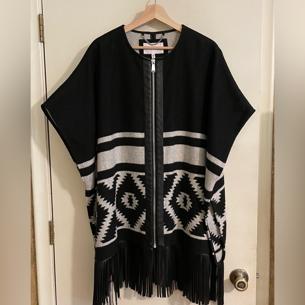 BCBGeneration Black and White Geometric Cape with Fringe Sz L